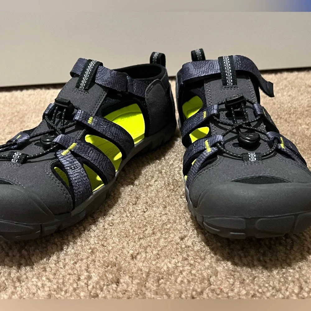 New Keen Men Sandal Size 8 Gray Lime Green Black Washable Water Light Youth